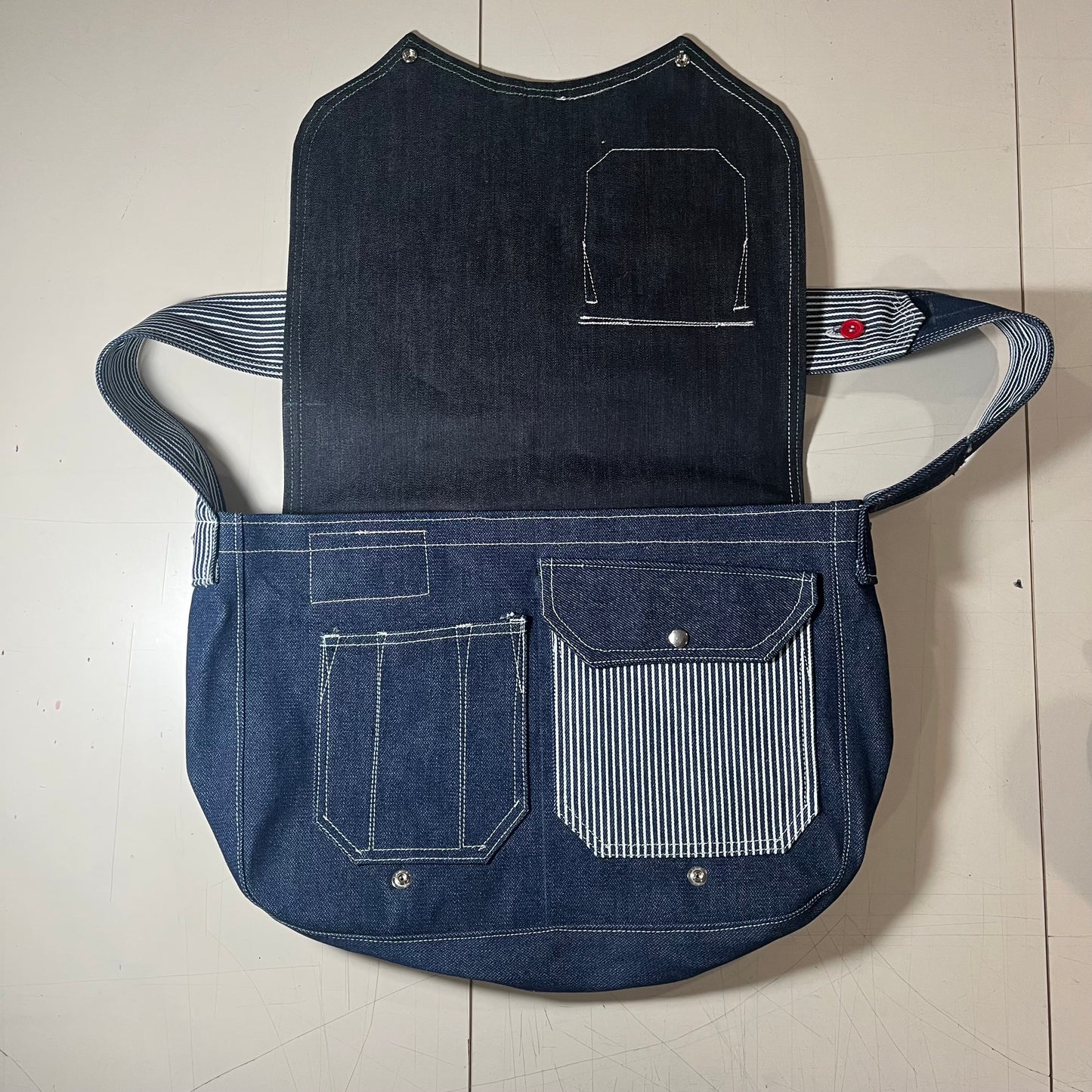 messenger bag 𖤐 indigo denim