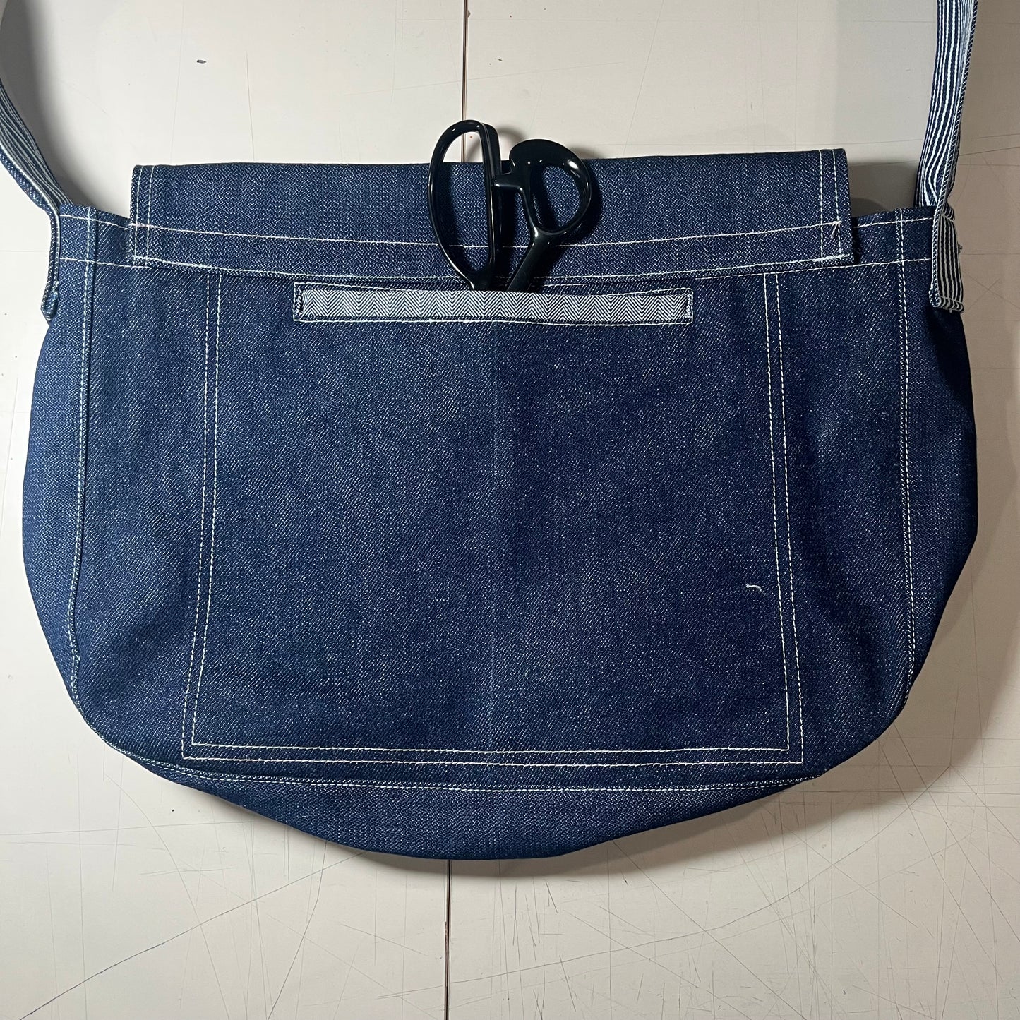 messenger bag 𖤐 indigo denim