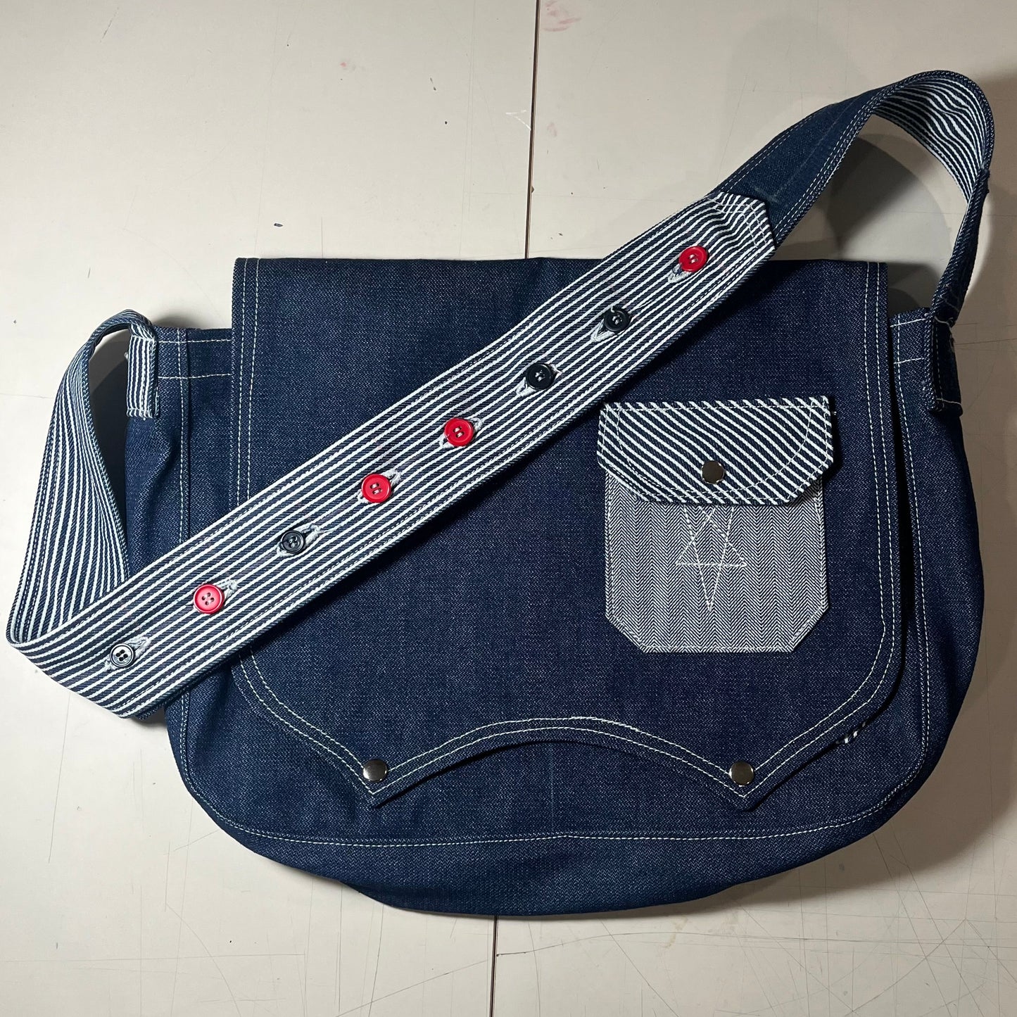 messenger bag 𖤐 indigo denim