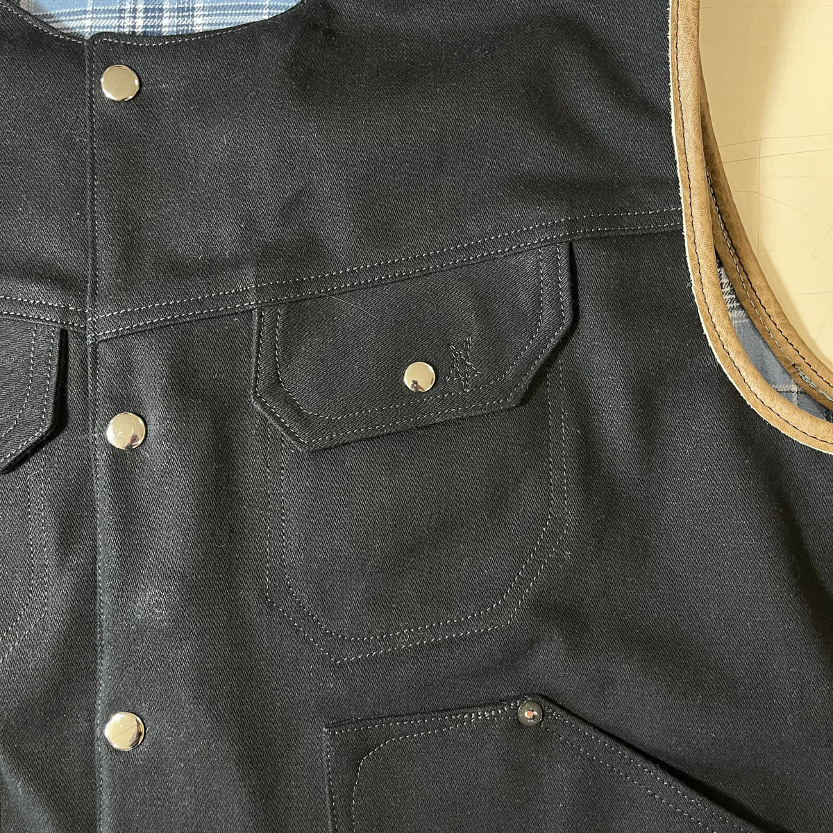 riding vest 𖤐 black denim