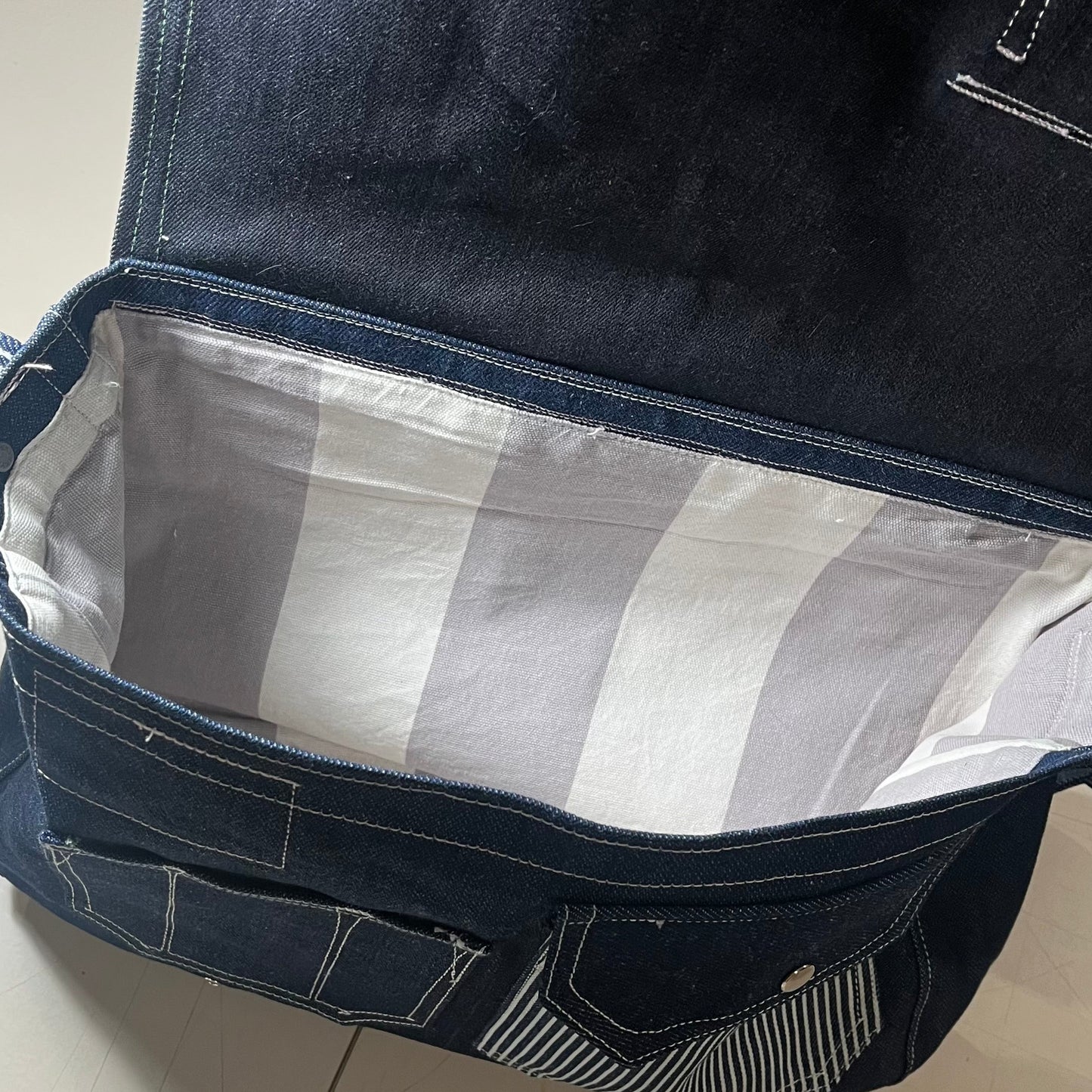 messenger bag 𖤐 indigo denim